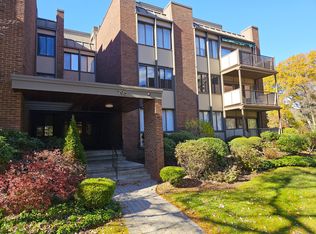 795 Prospect Ave #15, West Hartford, CT 06105