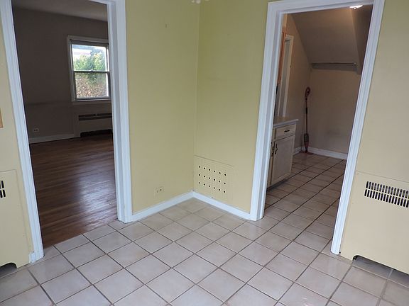 4th image of 9 Winthrop Ln #1