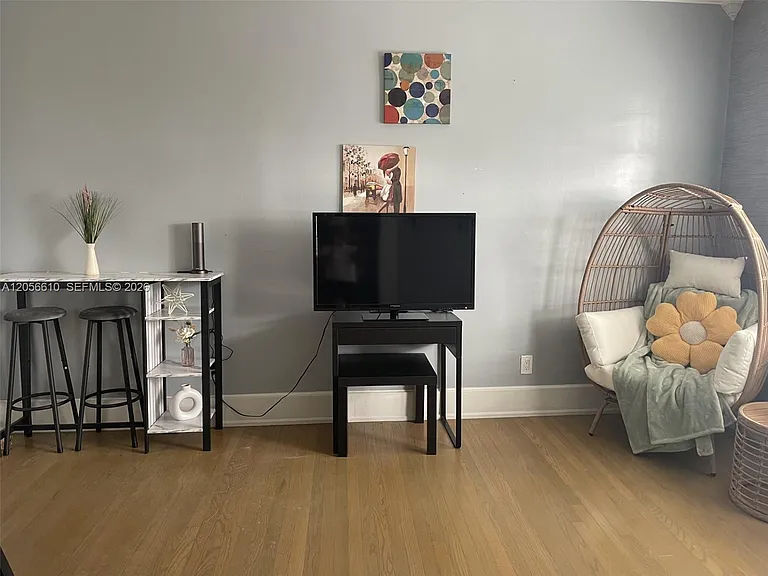124 Mendoza Ave #2A — Photo 5