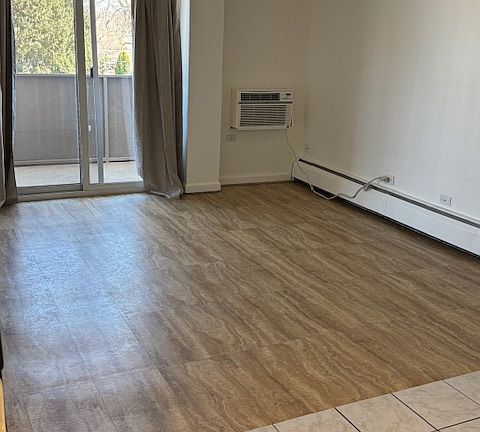 2nd image of 799 N Dahlia St APT 403