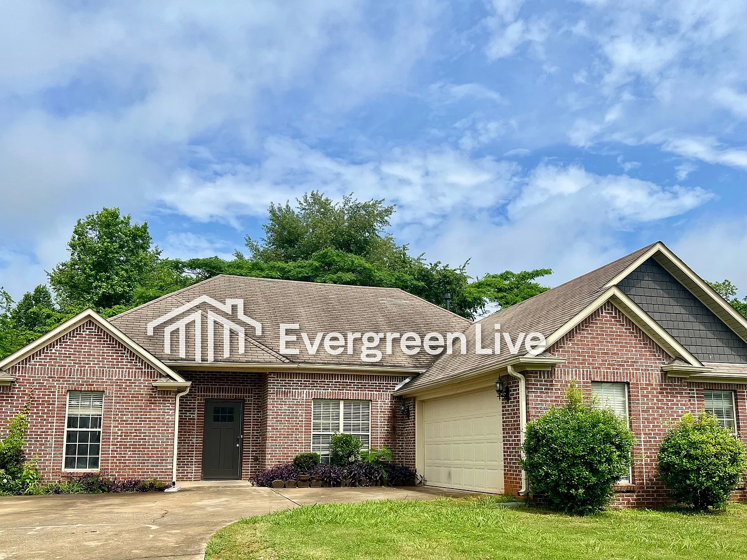 3 bed, 2.0 bath, 1603 sqft, $1,745 — Photo 1