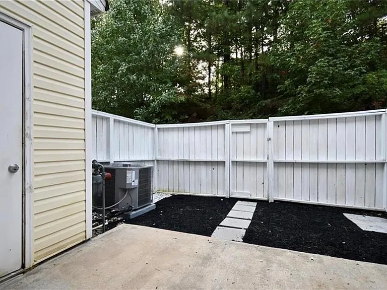 233 Buckland Dr — Photo 20