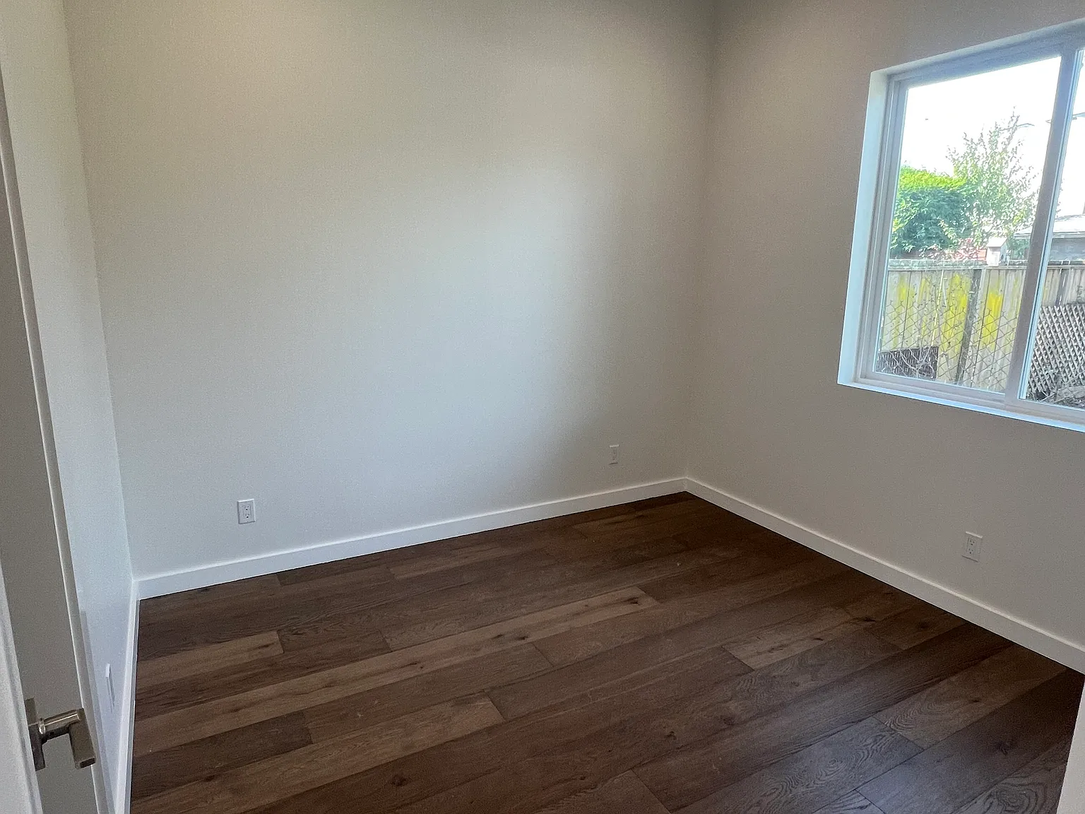 3 bed, 1000 sqft, $6,795 — Photo 4