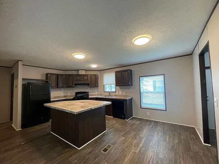 Evergreen Estates — Photo 7