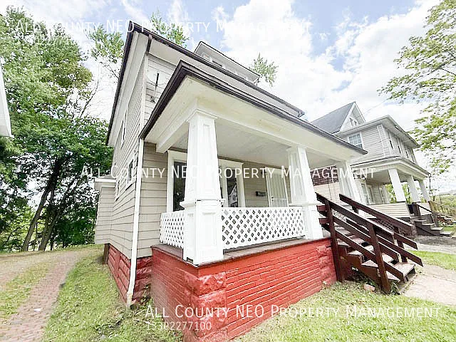 Building Photo - 1161 La Croix Ave