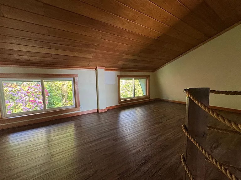1318 NW Voyager Way — Photo 32