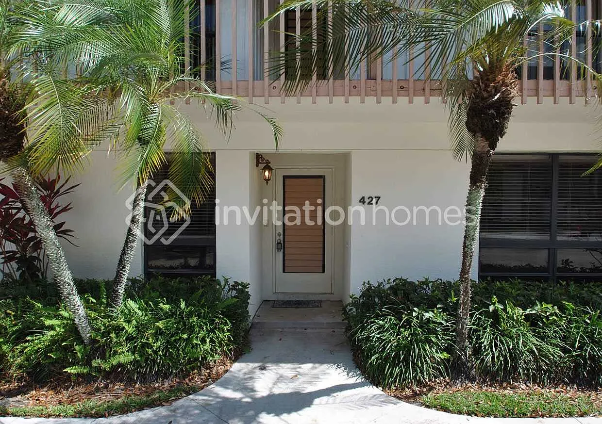 427 Brackenwood Ln N Palm Beach Gardens, FL 33418 — Photo 1