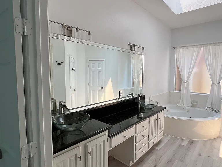 7717 Lakecrest Ct — Photo 12
