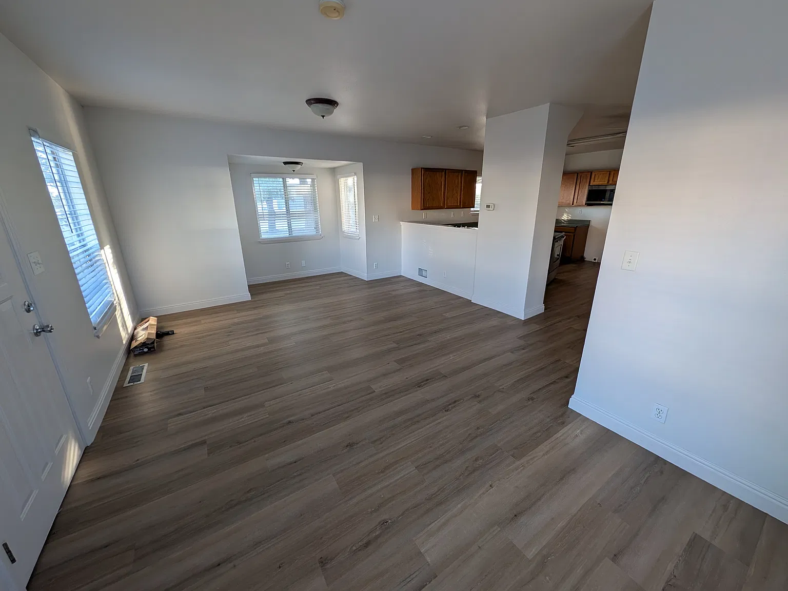 3 bed, 1.5 bath, 1218 sqft, $2,100 — Photo 3