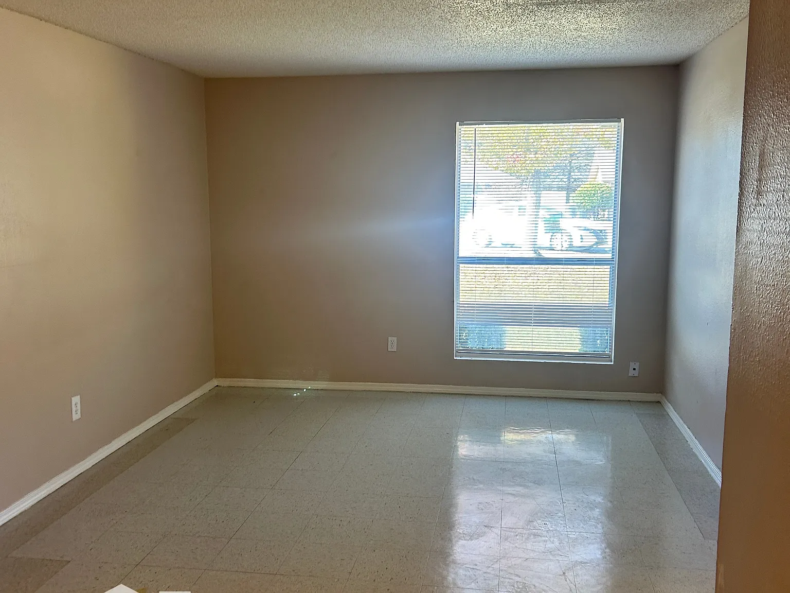 3 bed, 2.5 bath, 1758 sqft, $1,595 — Photo 4