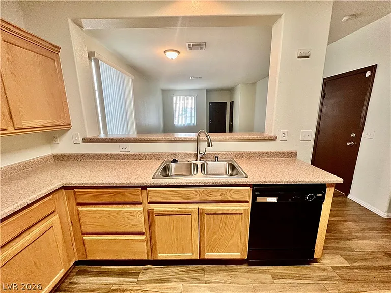 1324 Sun Village Ave — Photo 11