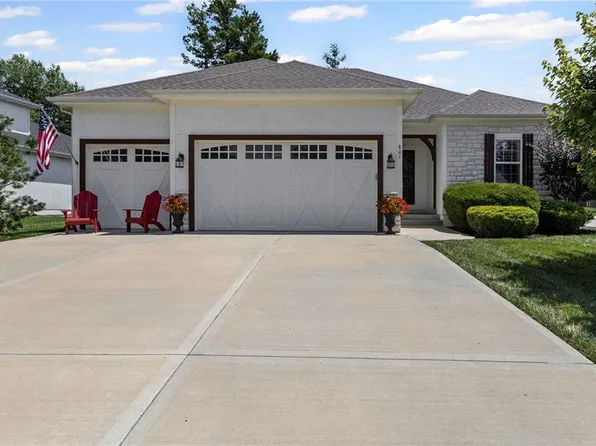 801 155th Ter, Basehor, KS 66007