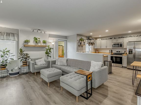 3rd image of 5034 NE Schoeler Cir