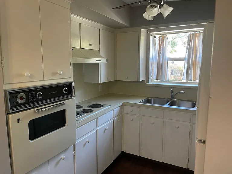 6242 Oram St #B — Photo 3