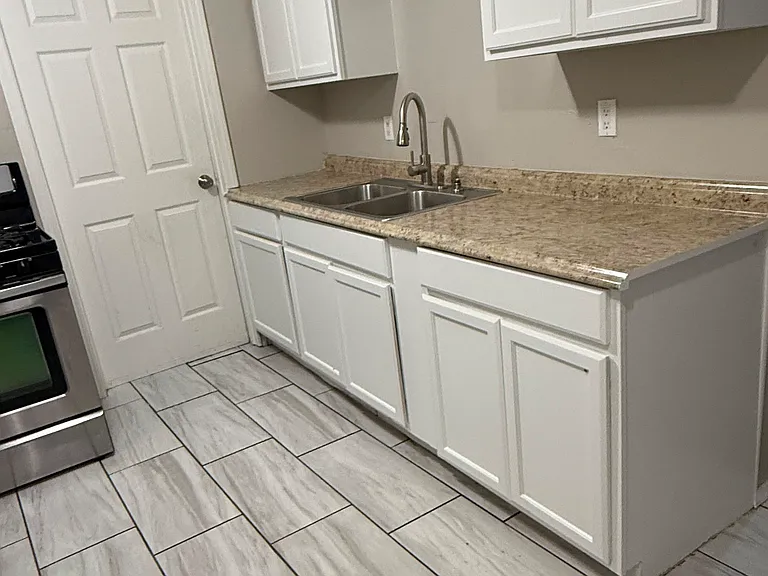 105 SW 43rd St #2 — Photo 13