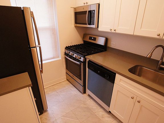 4th image of 3533-3535 W Fullerton Ave #2357-1