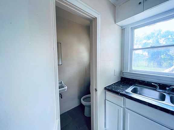 4th image of 110 W Orange Ave