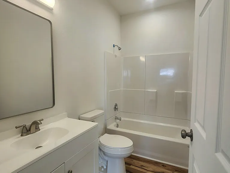 673 E Laporte Dr — Photo 6