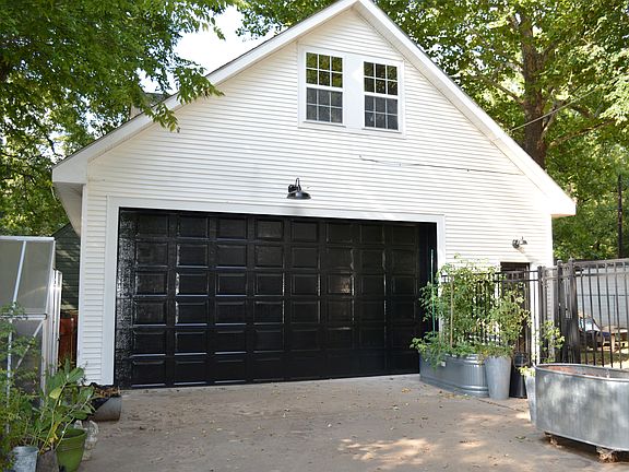 5th image of 414 E 11th Ave