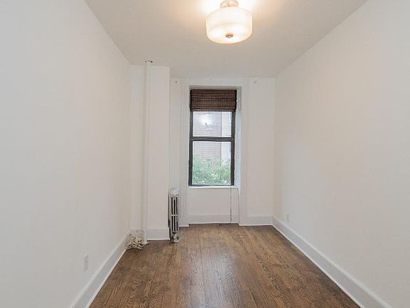 5th image of 322 W 47th St