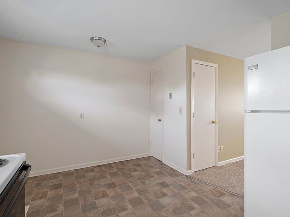 4th image of 4956 Arbor Village Dr #3