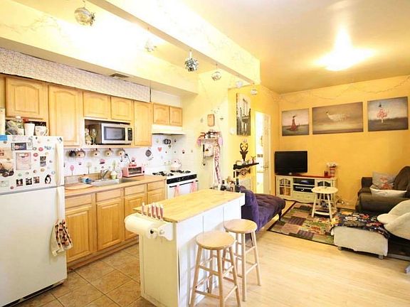 3rd image of 205 Montrose Ave #5