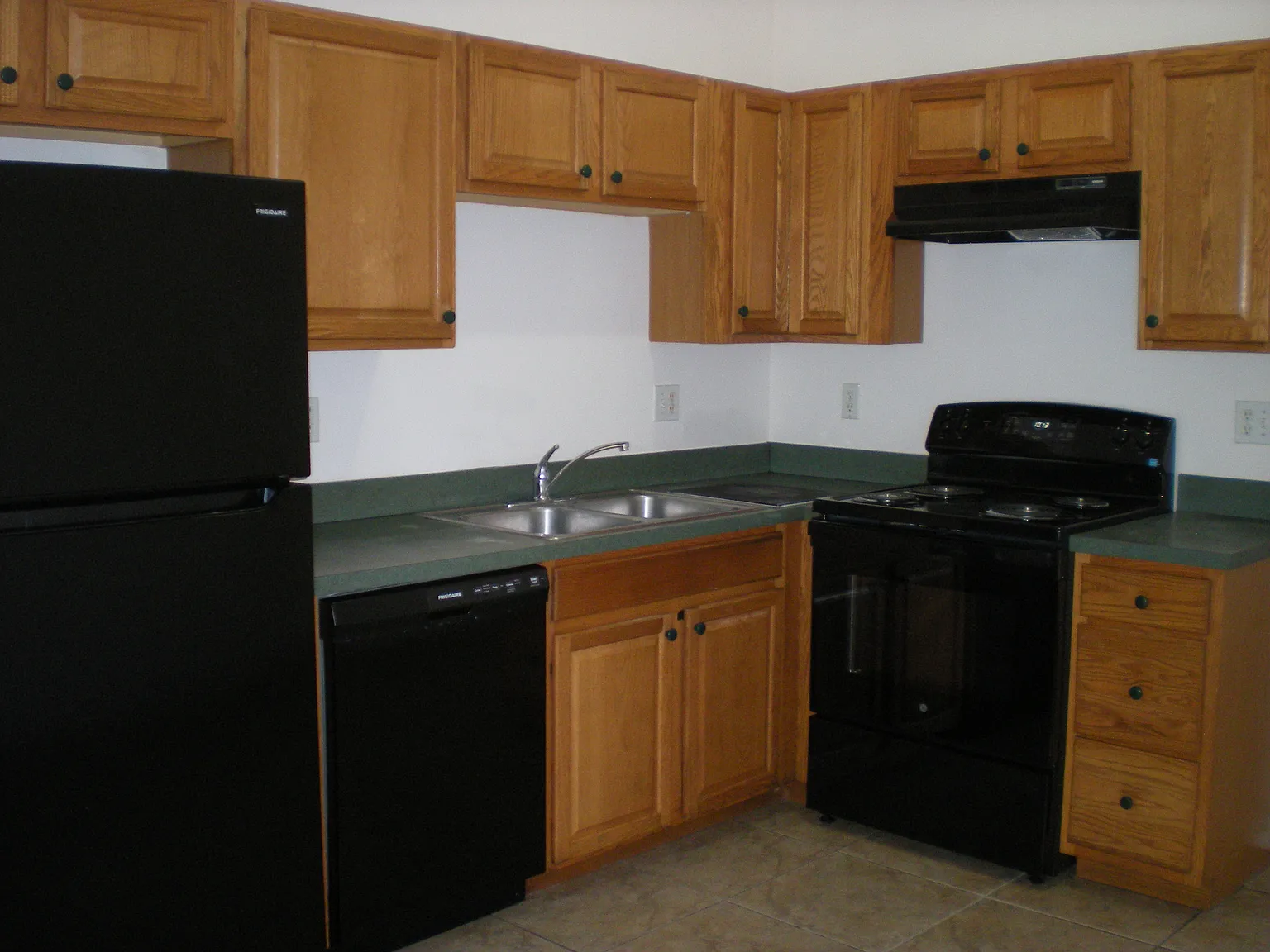 2 bed, 900 sqft, $2,100 — Photo 3
