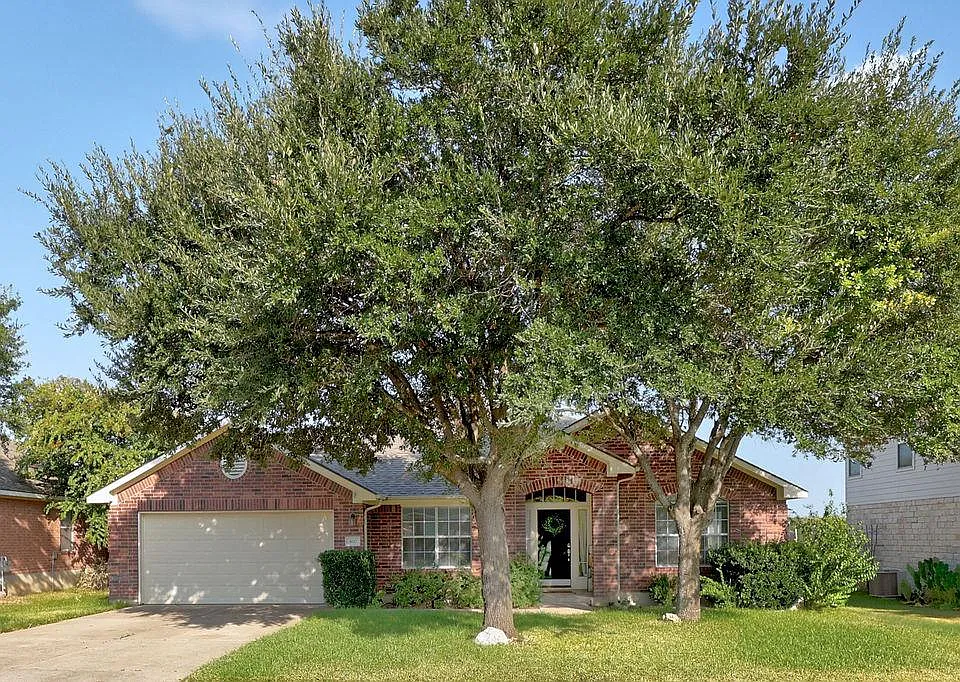 400 Ranier Ln