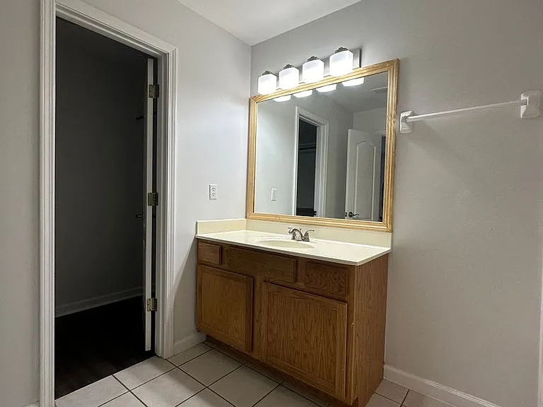Fountain Square Apartments — Photo 49