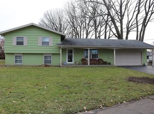 279 Meadowbriar Rd, Greece, NY 14616