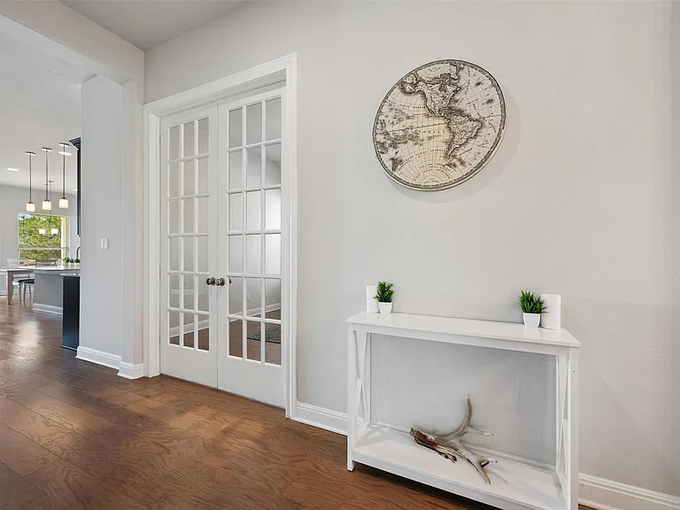 686 Treadwell Ln — Photo 4