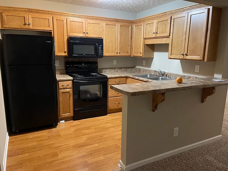 3 bed, 2.0 bath, 1200 sqft, $1,100 — Photo 3