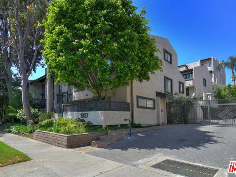 1937 S Beverly Glen Blvd #20 — Photo 15