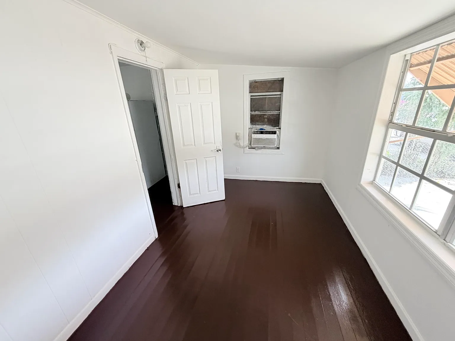 2 bed, 1.0 bath, 942 sqft, $1,800 — Photo 2
