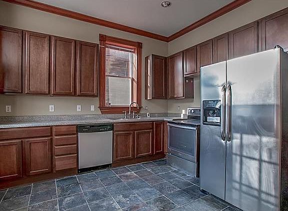 2nd image of 3136 Iowa Ave