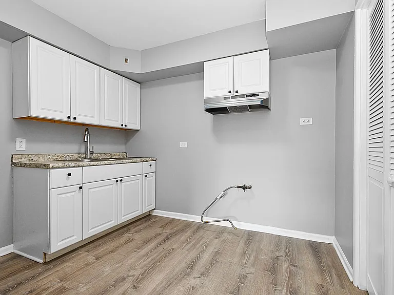 7818-7820 S Shore Dr — Photo 21