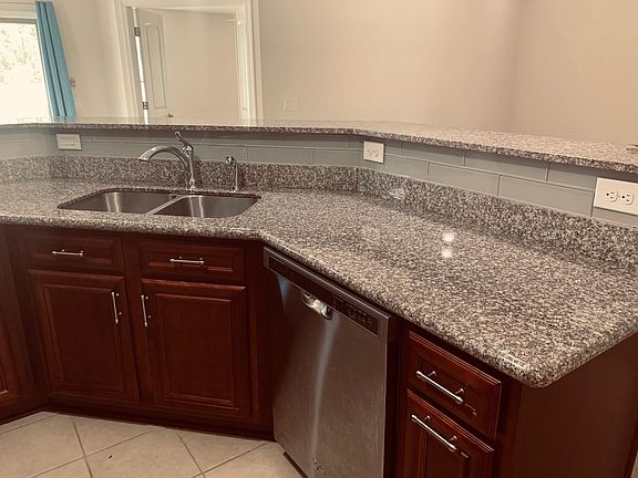 5th image of 8414 Island Dr