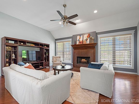 4th image of 921 Academy Ln