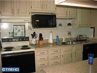 3rd image of 1665 Carlisle Ln