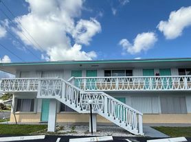 2102 Lake Osborne Dr