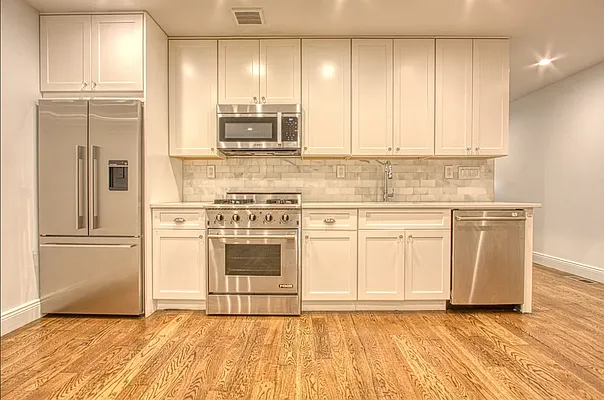 Rented by eRealty Advisors USA Inc | media 16