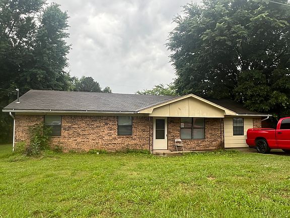 2nd image of 106 Oak Ln