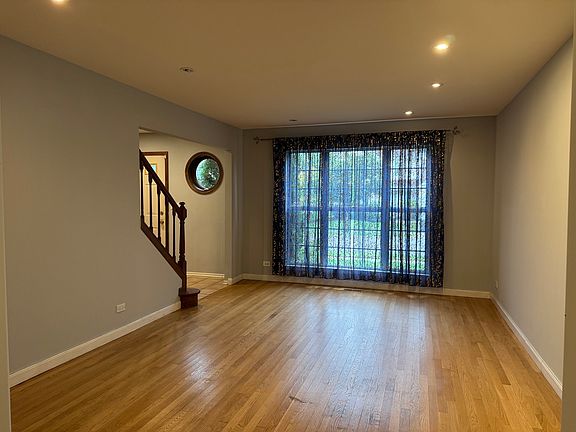 3rd image of 33 Buchanan Ln