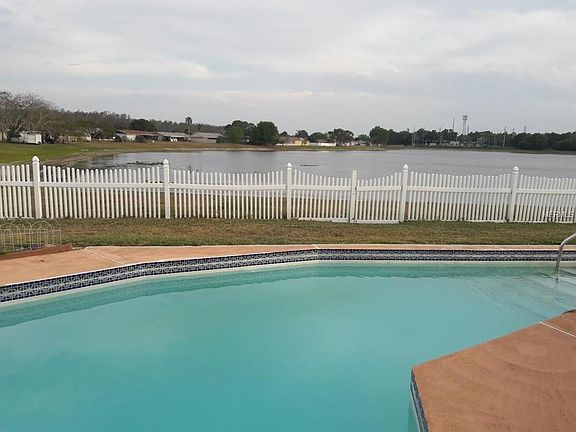 3rd image of 875 Aspenwood Cir