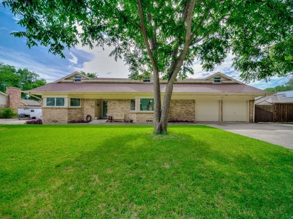 4321 Woodlake Dr, Lake Worth, TX 76135