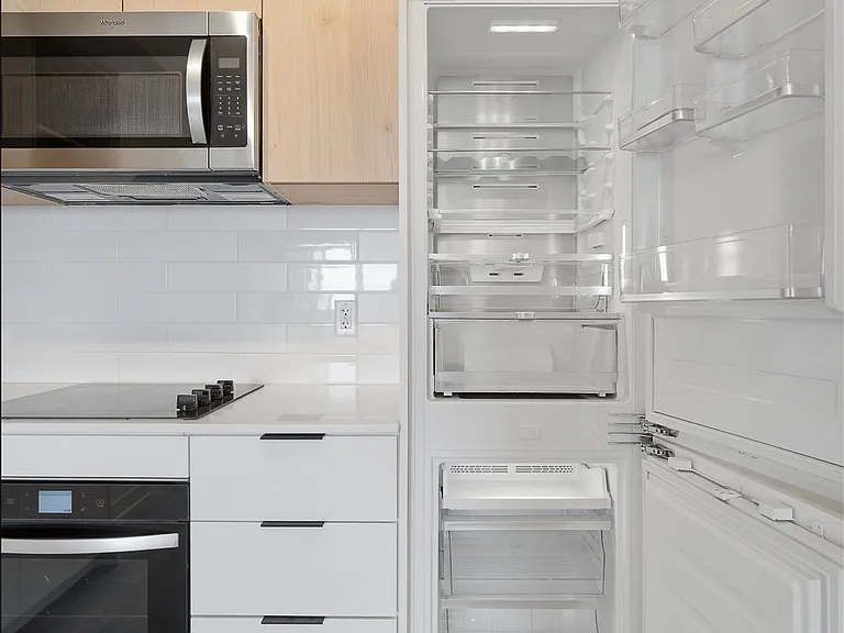 1185 Dupont St #1001 — Photo 6