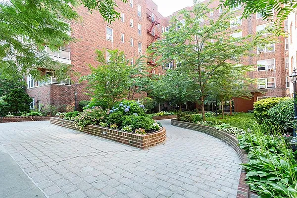 Sold by Qwest Residential Downtown LLC | media 7