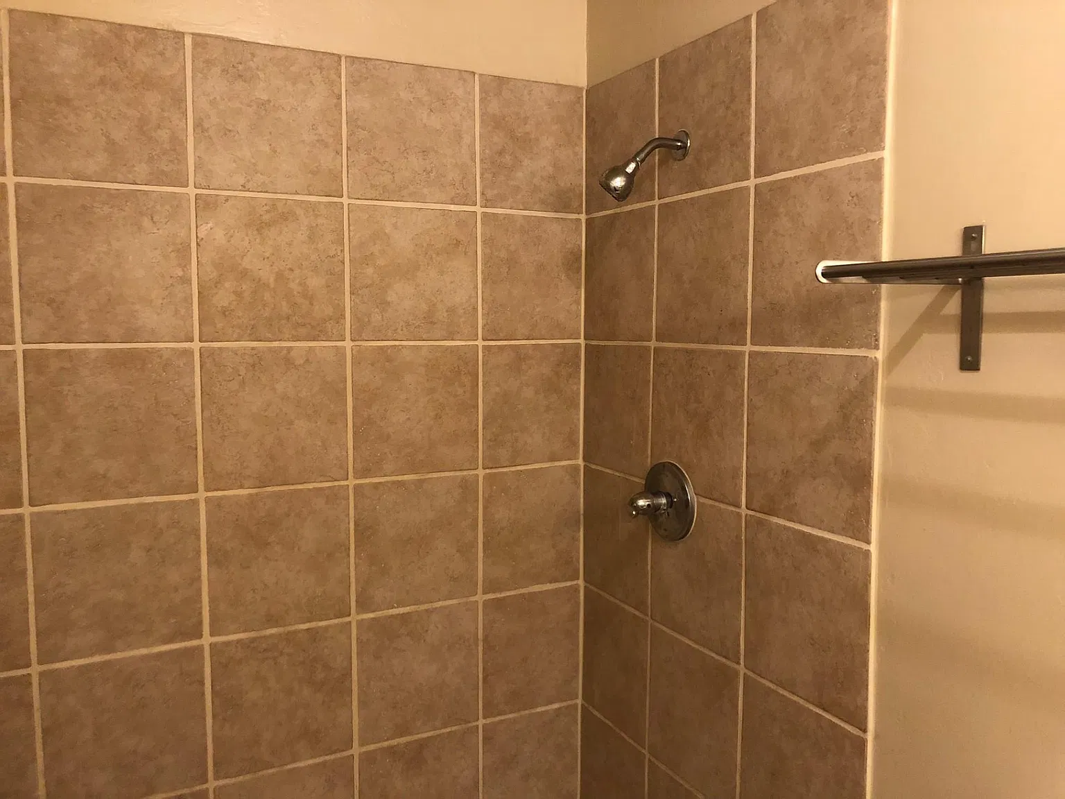 3 bed, 1135 sqft, $3,350 — Photo 2