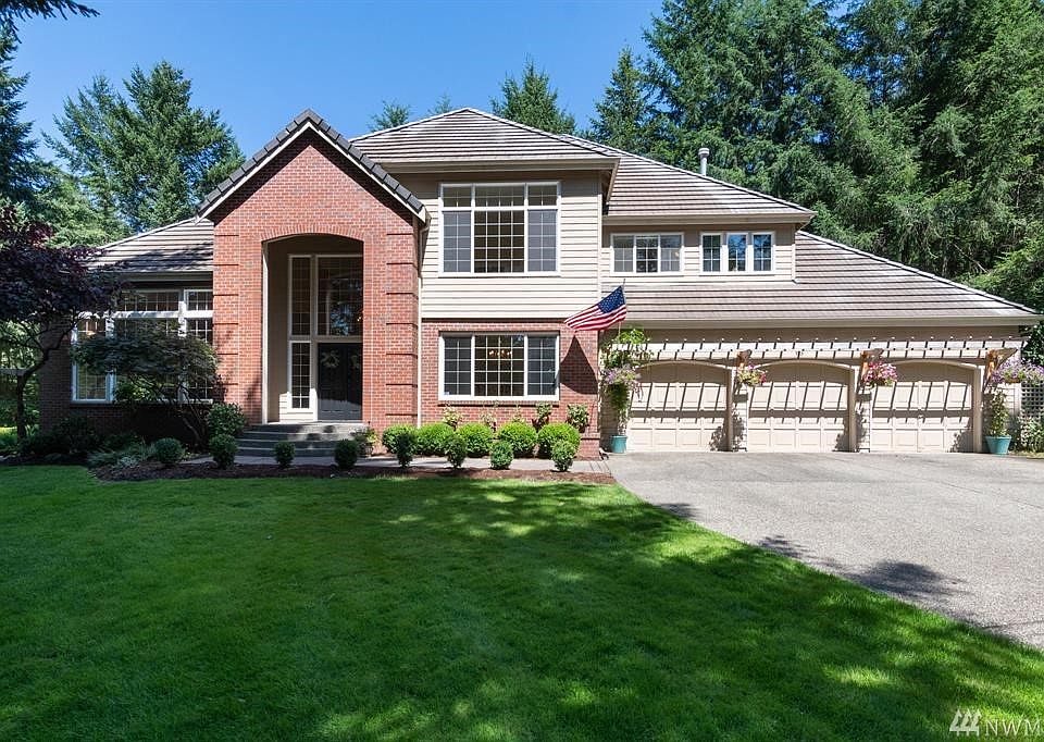 1st image of 703 33rd Ave NW