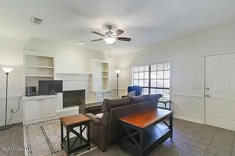 631 Live Oak Dr — Photo 5